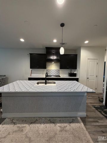 7500 Bristol Spring Avenue, Bakersfield, CA 93313