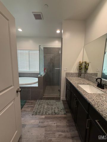 7500 Bristol Spring Avenue, Bakersfield, CA 93313