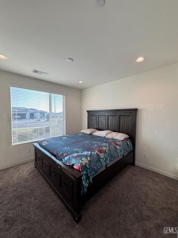 7500 Bristol Spring Avenue, Bakersfield, CA 93313