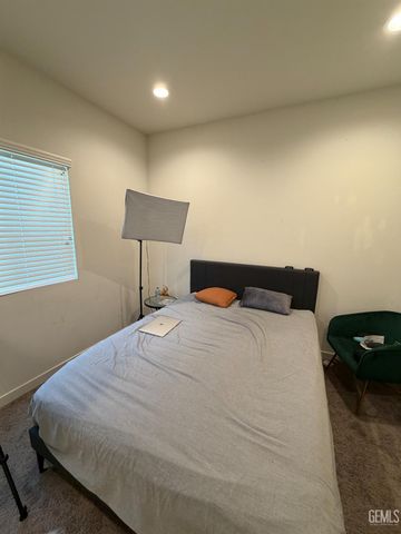 7500 Bristol Spring Avenue, Bakersfield, CA 93313