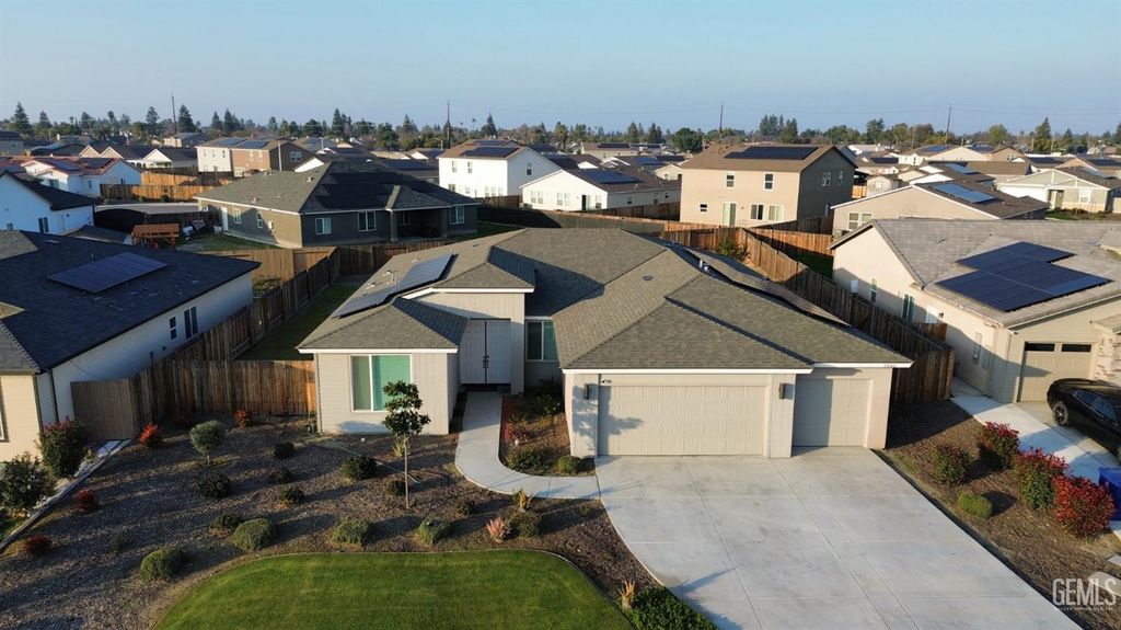 7500 Bristol Spring Avenue, Bakersfield, CA 93313