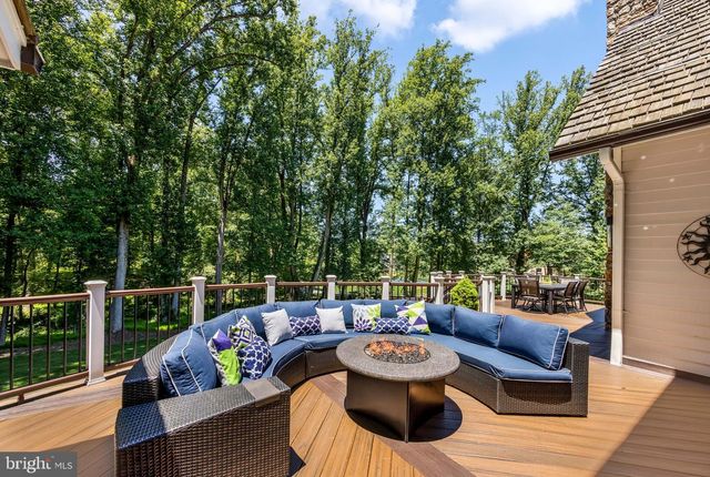 10120 WALKER LAKE DR, Great Falls, VA 22066