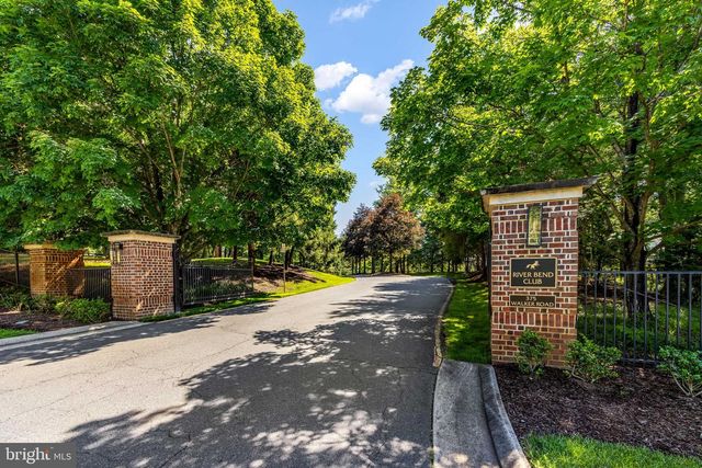 10120 WALKER LAKE DR, Great Falls, VA 22066