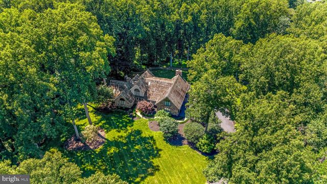 10120 WALKER LAKE DR, Great Falls, VA 22066
