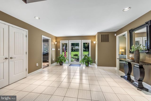 10120 WALKER LAKE DR, Great Falls, VA 22066