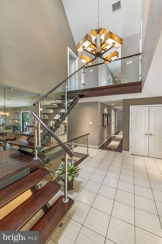 10120 WALKER LAKE DR, Great Falls, VA 22066