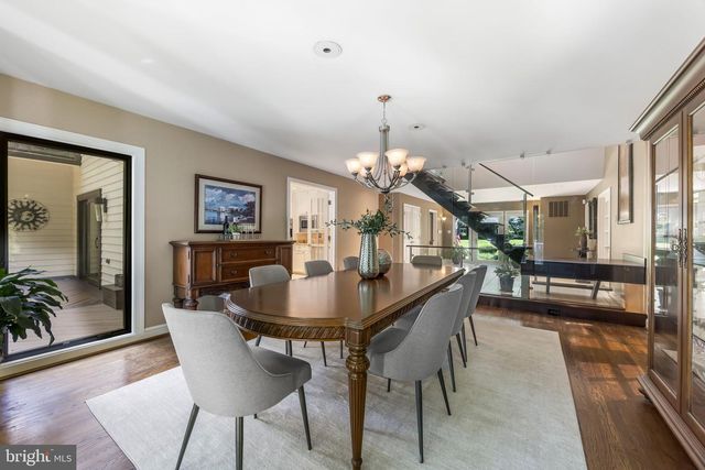 10120 WALKER LAKE DR, Great Falls, VA 22066
