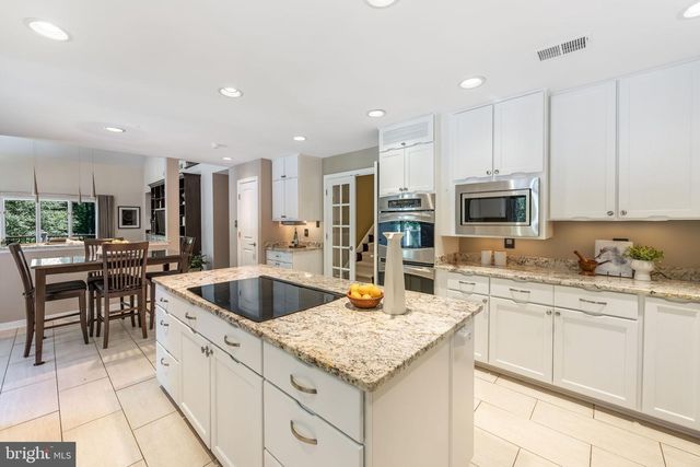 10120 WALKER LAKE DR, Great Falls, VA 22066