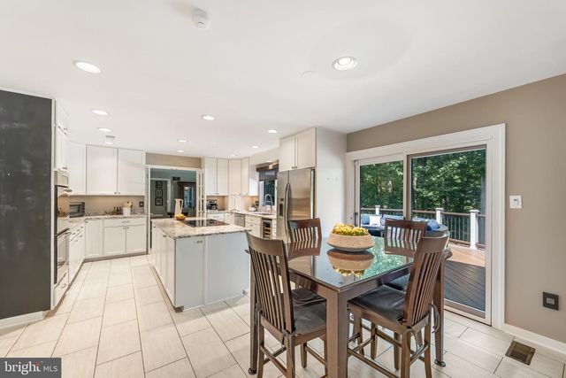 10120 WALKER LAKE DR, Great Falls, VA 22066