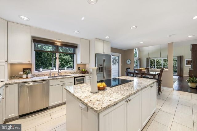 10120 WALKER LAKE DR, Great Falls, VA 22066