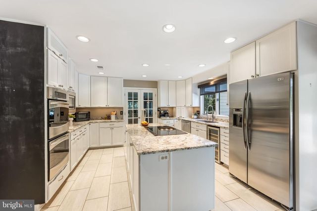 10120 WALKER LAKE DR, Great Falls, VA 22066