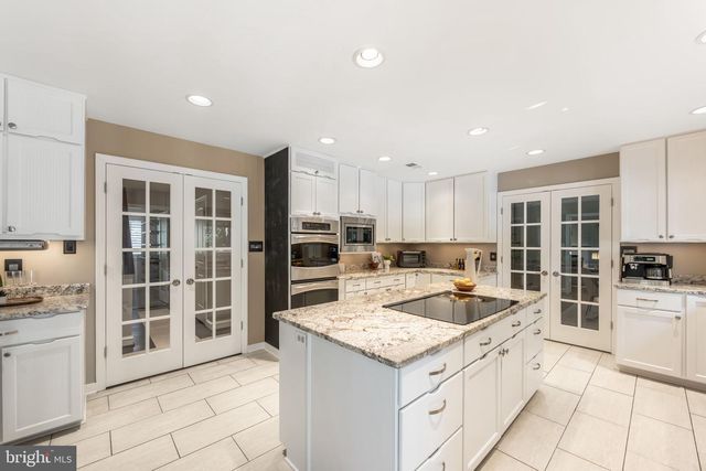 10120 WALKER LAKE DR, Great Falls, VA 22066