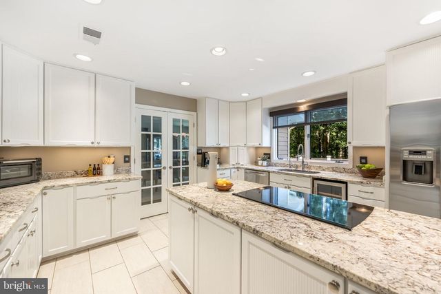 10120 WALKER LAKE DR, Great Falls, VA 22066