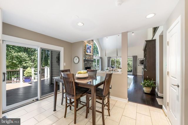 10120 WALKER LAKE DR, Great Falls, VA 22066