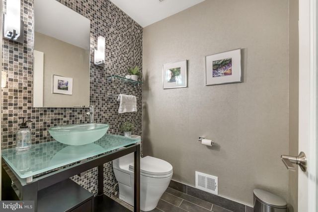 10120 WALKER LAKE DR, Great Falls, VA 22066