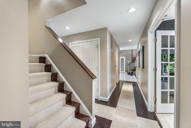 10120 WALKER LAKE DR, Great Falls, VA 22066