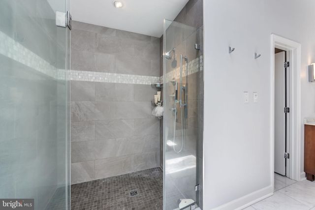 10120 WALKER LAKE DR, Great Falls, VA 22066