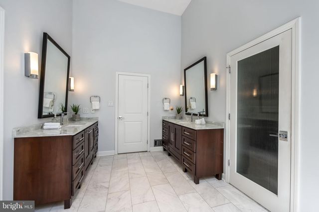 10120 WALKER LAKE DR, Great Falls, VA 22066