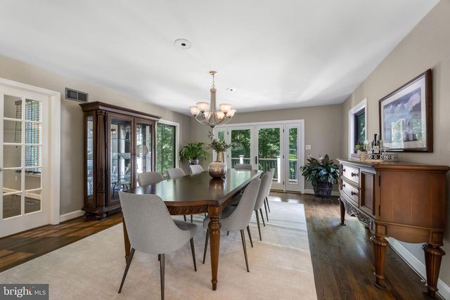 10120 WALKER LAKE DR, Great Falls, VA 22066