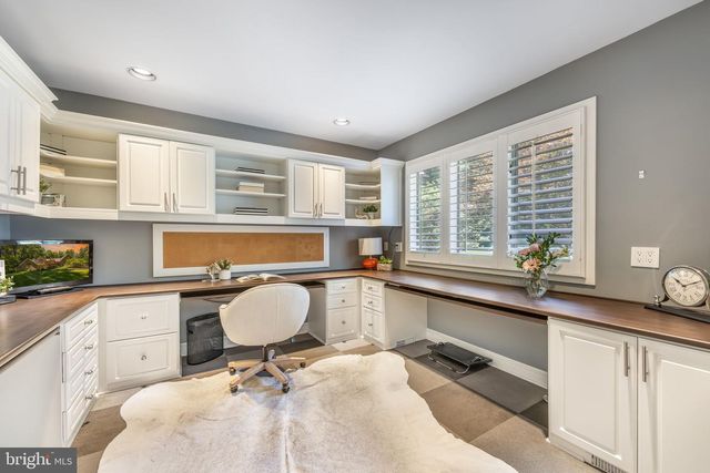 10120 WALKER LAKE DR, Great Falls, VA 22066
