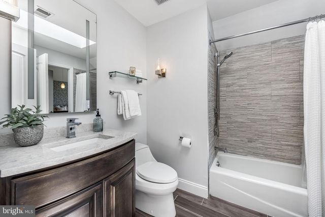 10120 WALKER LAKE DR, Great Falls, VA 22066