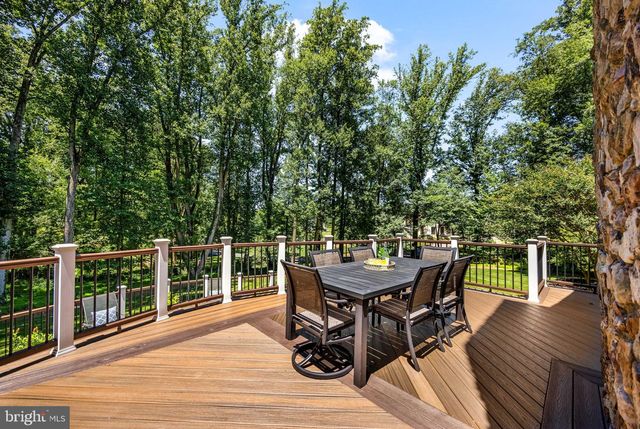 10120 WALKER LAKE DR, Great Falls, VA 22066
