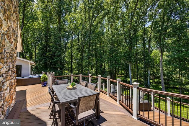 10120 WALKER LAKE DR, Great Falls, VA 22066