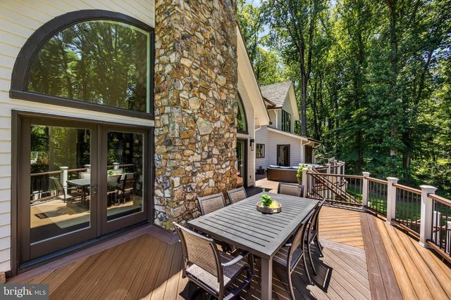 10120 WALKER LAKE DR, Great Falls, VA 22066