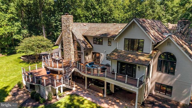 10120 WALKER LAKE DR, Great Falls, VA 22066