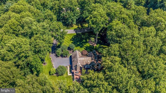 10120 WALKER LAKE DR, Great Falls, VA 22066