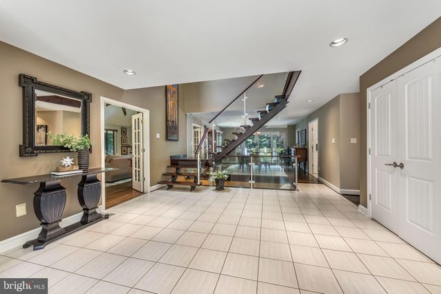 10120 WALKER LAKE DR, Great Falls, VA 22066
