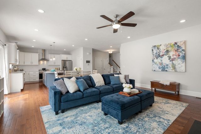 1 Sumner St 7, Norfolk, MA 02056