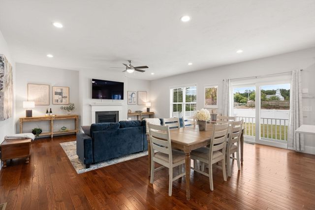 1 Sumner St 7, Norfolk, MA 02056