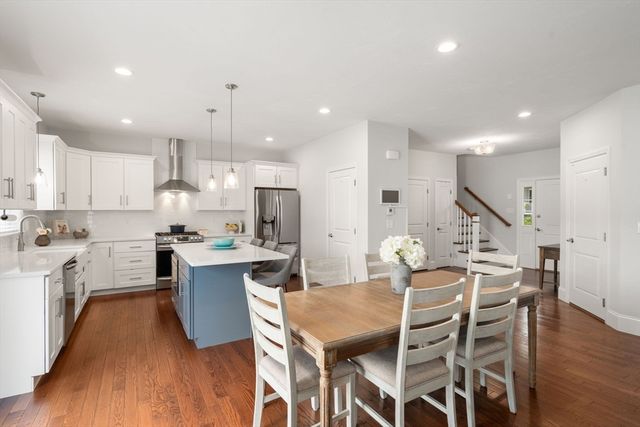 1 Sumner St 7, Norfolk, MA 02056
