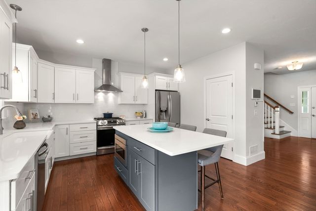 1 Sumner St 7, Norfolk, MA 02056