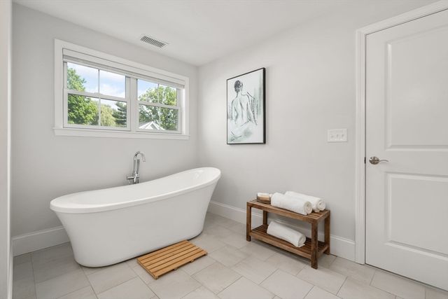 1 Sumner St 7, Norfolk, MA 02056