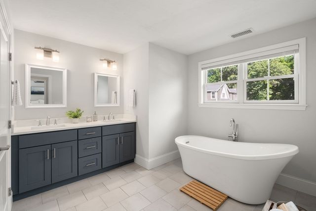 1 Sumner St 7, Norfolk, MA 02056