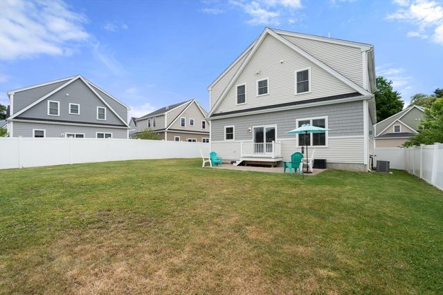 1 Sumner St 7, Norfolk, MA 02056
