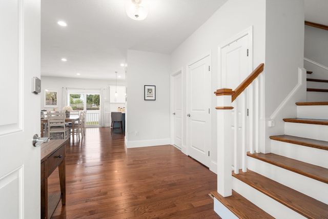 1 Sumner St 7, Norfolk, MA 02056