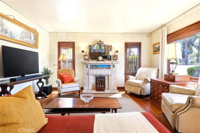 18 W Cypress Avenue, Redlands, CA 92373