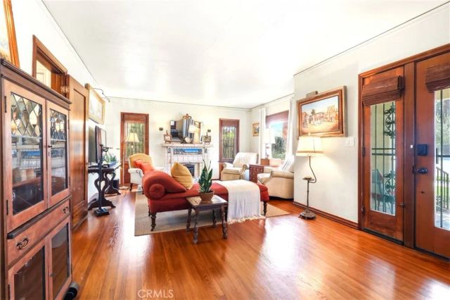 18 W Cypress Avenue, Redlands, CA 92373