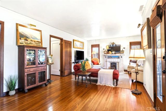 18 W Cypress Avenue, Redlands, CA 92373