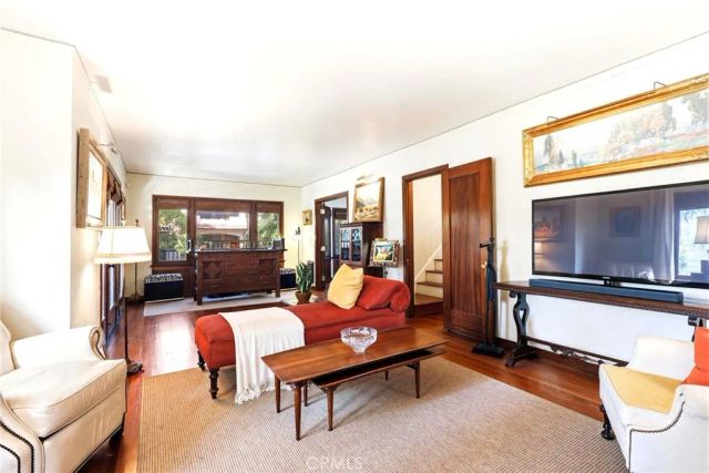 18 W Cypress Avenue, Redlands, CA 92373