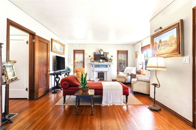 18 W Cypress Avenue, Redlands, CA 92373