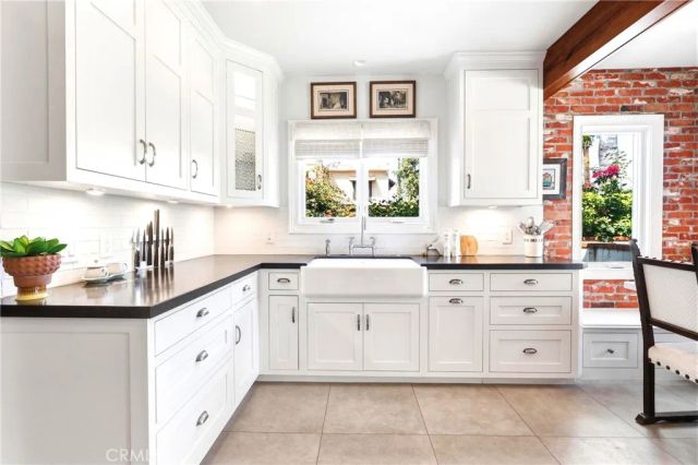 18 W Cypress Avenue, Redlands, CA 92373
