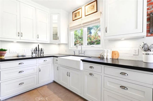 18 W Cypress Avenue, Redlands, CA 92373