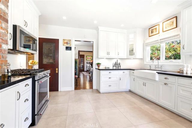 18 W Cypress Avenue, Redlands, CA 92373