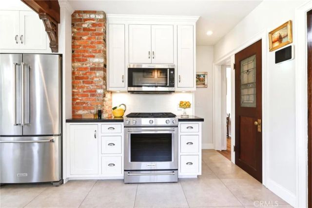18 W Cypress Avenue, Redlands, CA 92373