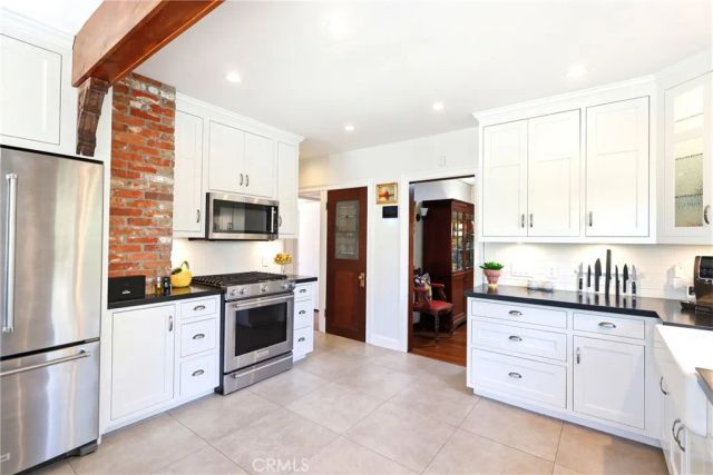 18 W Cypress Avenue, Redlands, CA 92373