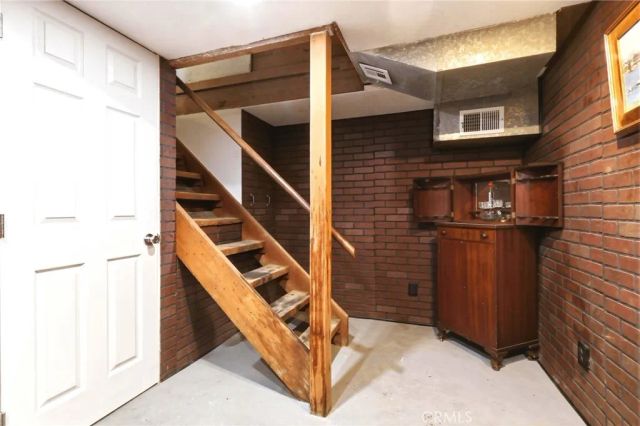 18 W Cypress Avenue, Redlands, CA 92373